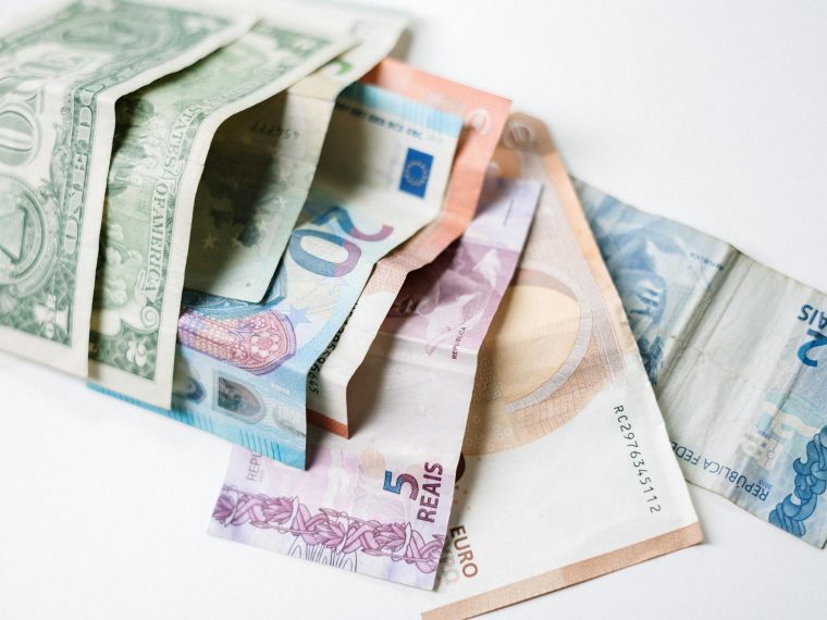 Le pays le plus riche du monde : Découvrez les secrets de sa prospérité économique !