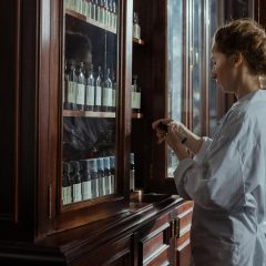 Préparatrice en pharmacie : Découvrez les compétences essentielles et les opportunités de carrière