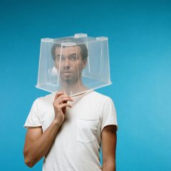 Seau en plastique avec couvercle : Idéal pour le stockage et la conservation de vos aliments !