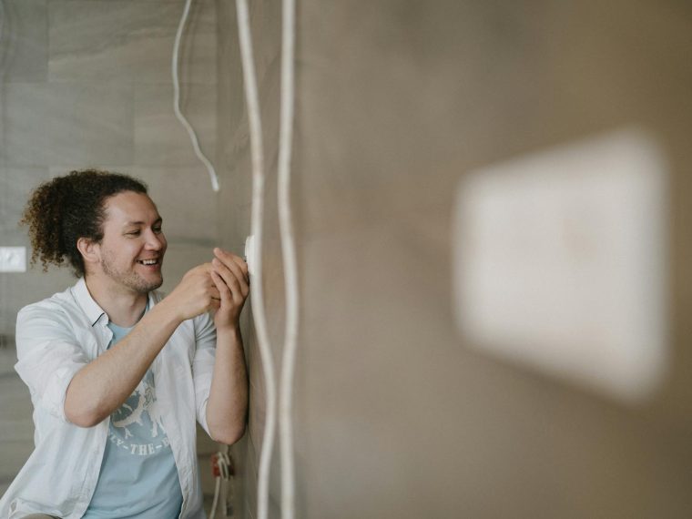Service bricolage à domicile : Transformez votre espace avec nos experts disponibles !