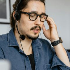 Téléphone sur écoute : les codes pour vérifier et désactiver en 2026