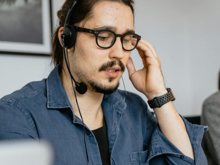 Téléphone sur écoute : les codes pour vérifier et désactiver en 2026